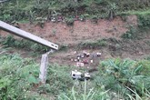 Lào Cai: “Xế hộp” đâm thủng lan can, lao xuống vực sâu khiến 2 người thương vong Lào Cai: “Xế hộp” đâm thủng lan can, lao xuống vực sâu khiến 2 người thương vong