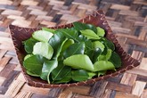 Sốc: Lá chanh ở Việt Nam chỉ để ăn với thịt gà luộc, sang Châu Âu bán 6,3 triệu đồng/kg Sốc: Lá chanh ở Việt Nam chỉ để ăn với thịt gà luộc, sang Châu Âu bán 6,3 triệu đồng/kg