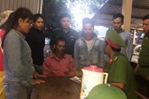 Giải cứu người đàn ông cầm dao, đòi nhảy cầu tự tử Giải cứu người đàn ông cầm dao, đòi nhảy cầu tự tử
