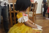 Gia đình bé gái 3 tuổi nghi bị ông lão 70 tuổi dâm ô bị một nhóm người dọa giết, phải chuyển nhà gấp Gia đình bé gái 3 tuổi nghi bị ông lão 70 tuổi dâm ô bị một nhóm người dọa giết, phải chuyển nhà gấp