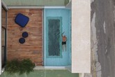 Nhà phố độc đáo với bể bơi trong suốt ấn tượng trên nóc nhà Nhà phố độc đáo với bể bơi trong suốt ấn tượng trên nóc nhà