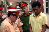 CSGT bắt giữ tên cướp dí súng vào người phụ nữ cướp xe máy CSGT bắt giữ tên cướp dí súng vào người phụ nữ cướp xe máy