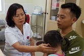 Vòng tay Nhân ái kết nối đưa 5 bé từ biên giới Hà Giang về Bệnh viện hữu nghị Việt Đức siêu âm khám miễn phí Vòng tay Nhân ái kết nối đưa 5 bé từ biên giới Hà Giang về Bệnh viện hữu nghị Việt Đức siêu âm khám miễn phí