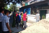 Người dân kể lại giây phút ám ảnh phát hiện người chồng cứa cổ vợ rồi đâm dao vào bụng tự sát ở Hà Tĩnh Người dân kể lại giây phút ám ảnh phát hiện người chồng cứa cổ vợ rồi đâm dao vào bụng tự sát ở Hà Tĩnh