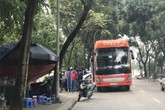 Hà Nội: “Xe dù, bến cóc” tái xuất ở khu đô thị Pháp Vân Hà Nội: “Xe dù, bến cóc” tái xuất ở khu đô thị Pháp Vân