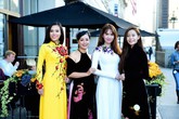 Ý kiến trái chiều của loạt sao Việt về bộ trang phục của Ngọc Trinh ở LHP Cannes 2019 Ý kiến trái chiều của loạt sao Việt về bộ trang phục của Ngọc Trinh ở LHP Cannes 2019