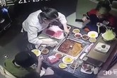 Nồi lẩu bất ngờ phát nổ vì sai lầm "chết người" này của thực khách, rút ra kinh nghiệm xương máu cho tất cả mọi người Nồi lẩu bất ngờ phát nổ vì sai lầm "chết người" này của thực khách, rút ra kinh nghiệm xương máu cho tất cả mọi người