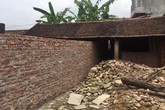 Một gia đình kêu cứu vì bị dòng họ phá tường, cướp đất Một gia đình kêu cứu vì bị dòng họ phá tường, cướp đất