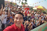 Chuyện anh MC chuyên 'gian lận' vì người nghèo bị chỉ trích chảnh choẹ, tham tiền: 'Còn lâu Quyền Linh mới là một nghệ sĩ hoàn hảo' Chuyện anh MC chuyên 'gian lận' vì người nghèo bị chỉ trích chảnh choẹ, tham tiền: 'Còn lâu Quyền Linh mới là một nghệ sĩ hoàn hảo'