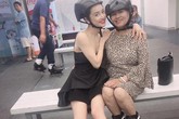 Nhã Phương lộ dáng gầy gò, chân khẳng khiu khi đi cùng gia đình Nhã Phương lộ dáng gầy gò, chân khẳng khiu khi đi cùng gia đình