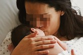 Tưởng tắc sữa ai ngờ ung thư, mẹ HN lặng người nghe con nói "mẹ chết, con sống với ai?" Tưởng tắc sữa ai ngờ ung thư, mẹ HN lặng người nghe con nói "mẹ chết, con sống với ai?"
