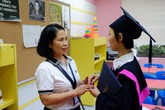 Giọt nước mắt tự hào khi con 18 tuổi tự ‘mở toang’ cánh cửa đại học quốc tế cho mình Giọt nước mắt tự hào khi con 18 tuổi tự ‘mở toang’ cánh cửa đại học quốc tế cho mình
