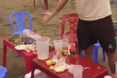 Du khách tố bị 'chặt chém' 500.000 đồng ghế ngồi ở bãi biển Thanh Hóa Du khách tố bị 'chặt chém' 500.000 đồng ghế ngồi ở bãi biển Thanh Hóa