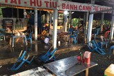 'Chặt chém' rồi đánh khách chảy máu đầu, quán ăn ở Long An bị đập phá 'Chặt chém' rồi đánh khách chảy máu đầu, quán ăn ở Long An bị đập phá