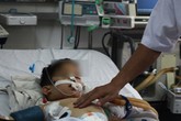 Trẻ bị chó cắn mất tai, mất mũi, bố mẹ không biết tái tạo ở đâu Trẻ bị chó cắn mất tai, mất mũi, bố mẹ không biết tái tạo ở đâu