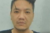 Hà Nội: Bắt tạm giam nghịch tử cầm dao dọa giết bố mẹ để đòi tiền Hà Nội: Bắt tạm giam nghịch tử cầm dao dọa giết bố mẹ để đòi tiền