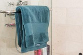 Cả ổ vi khuẩn sinh sôi nảy nở chỉ vì cứ giữ 7 thứ này trong phòng tắm Cả ổ vi khuẩn sinh sôi nảy nở chỉ vì cứ giữ 7 thứ này trong phòng tắm