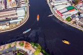 Dòng sông ở miền Tây chuyển màu đen kịt Dòng sông ở miền Tây chuyển màu đen kịt