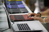 Laptop được tạo ra như thế nào Laptop được tạo ra như thế nào