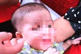 Người mẹ bỏ lại con trong Trung tâm Y tế cùng lá thư "nhờ nuôi giúp" Người mẹ bỏ lại con trong Trung tâm Y tế cùng lá thư "nhờ nuôi giúp"