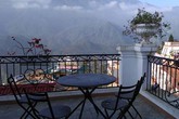 Vợ giám đốc bế con 8 tháng tuổi vượt hơn 1000 km đi đánh ghen Vợ giám đốc bế con 8 tháng tuổi vượt hơn 1000 km đi đánh ghen