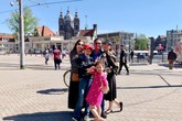 Jennifer Phạm đưa bố mẹ và các con du ngoạn châu Âu Jennifer Phạm đưa bố mẹ và các con du ngoạn châu Âu