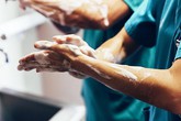 Rửa tay bằng xà phòng và các chế phẩm rửa tay sát khuẩn giúp kiểm soát nhiễm khuẩn tại các bệnh viện Rửa tay bằng xà phòng và các chế phẩm rửa tay sát khuẩn giúp kiểm soát nhiễm khuẩn tại các bệnh viện