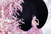 Thủy Tiên đẹp mong manh đượm buồn trong MV lấy cảm hứng từ "Thanh Xà, Bạch Xà" Thủy Tiên đẹp mong manh đượm buồn trong MV lấy cảm hứng từ "Thanh Xà, Bạch Xà"