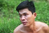 Nghi vợ ngoại tình, cầm dao chém chết hàng xóm Nghi vợ ngoại tình, cầm dao chém chết hàng xóm