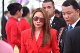 Mỹ Tâm nựng má Mai Tài Phến trên máy bay và loạt bằng chứng hẹn hò chàng diễn viên kém 10 tuổi! Mỹ Tâm nựng má Mai Tài Phến trên máy bay và loạt bằng chứng hẹn hò chàng diễn viên kém 10 tuổi!