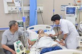 Trời nắng nóng, phòng căn bệnh 'không chết thì liệt' này cần tránh ra ngoài trời lúc 11h-15h và tắm trước 21h Trời nắng nóng, phòng căn bệnh 'không chết thì liệt' này cần tránh ra ngoài trời lúc 11h-15h và tắm trước 21h