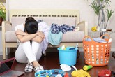 Gọi người đàn bà buôn đồng nát vào nhà, tôi sững sờ khi người ấy cởi chiếc nón mê rách tươm trên đầu để lộ gương mặt đầy ám ảnh Gọi người đàn bà buôn đồng nát vào nhà, tôi sững sờ khi người ấy cởi chiếc nón mê rách tươm trên đầu để lộ gương mặt đầy ám ảnh