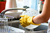Tự làm mọi việc nhà để tiết kiệm tiền - sai lầm khiến bạn không hạnh phúc Tự làm mọi việc nhà để tiết kiệm tiền - sai lầm khiến bạn không hạnh phúc
