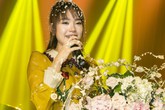 Minh Hằng bật khóc khi được mừng sinh nhật Minh Hằng bật khóc khi được mừng sinh nhật