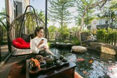Ngất ngây với biệt thự 220 m2 rợp hoa cỏ của Nhật Kim Anh, nghe gia chủ tiết lộ giá trị hồ cá mới líu lưỡi Ngất ngây với biệt thự 220 m2 rợp hoa cỏ của Nhật Kim Anh, nghe gia chủ tiết lộ giá trị hồ cá mới líu lưỡi