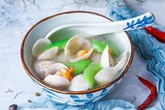 Bát canh chỉ có ngao và mướp nhưng cả nhà vẫn ăn xì xụp vì nấu kiểu này quá ngon Bát canh chỉ có ngao và mướp nhưng cả nhà vẫn ăn xì xụp vì nấu kiểu này quá ngon