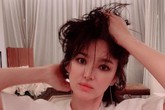 Ngoại hình khác lạ và táo bạo của 'bánh bèo thoát xác' Song Hye Kyo gần đây hình như lấy cảm hứng từ người tình? Ngoại hình khác lạ và táo bạo của 'bánh bèo thoát xác' Song Hye Kyo gần đây hình như lấy cảm hứng từ người tình?