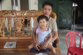 Hoàn cảnh đáng thương của bé gái 4 tuổi bị bại liệt biết đọc chữ Hoàn cảnh đáng thương của bé gái 4 tuổi bị bại liệt biết đọc chữ