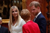 Harry trò chuyện với Ivanka nhưng giữ khoảng cách với ông Trump Harry trò chuyện với Ivanka nhưng giữ khoảng cách với ông Trump