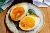 Bí ẩn trứng gà đắt gấp 20 lần trứng thường gây xôn xao khắp chợ Bí ẩn trứng gà đắt gấp 20 lần trứng thường gây xôn xao khắp chợ