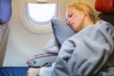Bất ngờ với những đồ dùng nhiều vi khuẩn nhất trên máy bay Bất ngờ với những đồ dùng nhiều vi khuẩn nhất trên máy bay