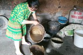 Một ngày vất vả kiếm tiền đi học của nữ sinh nghèo người Hmông được tuyển thẳng vào đại học Một ngày vất vả kiếm tiền đi học của nữ sinh nghèo người Hmông được tuyển thẳng vào đại học