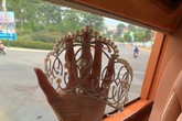 H'Hen Niê xin lỗi vì làm hỏng vương miện nhưng sự thật lại khiến fan thở phào H'Hen Niê xin lỗi vì làm hỏng vương miện nhưng sự thật lại khiến fan thở phào