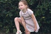 Công chúa Charlotte gây sốt cộng đồng mạng với dáng đứng "bá đạo" cùng một loạt biểu cảm "khó đỡ" khiến ai cũng bật cười sảng khoái Công chúa Charlotte gây sốt cộng đồng mạng với dáng đứng "bá đạo" cùng một loạt biểu cảm "khó đỡ" khiến ai cũng bật cười sảng khoái