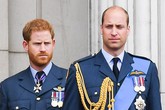 Phóng viên tiết lộ Hoàng tử Harry bị cả gia đình quyền quý "bỏ rơi" từ lúc nhỏ và hé mở góc khuất mâu thuẫn nội bộ Phóng viên tiết lộ Hoàng tử Harry bị cả gia đình quyền quý "bỏ rơi" từ lúc nhỏ và hé mở góc khuất mâu thuẫn nội bộ