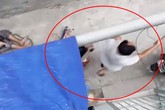 Kinh hoàng clip cụ bà ở Hà Nội bị chó cắn máu me đầm đìa, người phụ nữ cố giải cứu trong bất lực Kinh hoàng clip cụ bà ở Hà Nội bị chó cắn máu me đầm đìa, người phụ nữ cố giải cứu trong bất lực