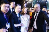 Mỹ Tâm được bảo vệ kỹ khi đi diễn ở Quảng Bình Mỹ Tâm được bảo vệ kỹ khi đi diễn ở Quảng Bình
