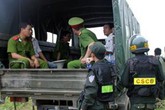 Trăm cảnh sát vây trên núi tìm người đàn ông nghi giết vợ Trăm cảnh sát vây trên núi tìm người đàn ông nghi giết vợ