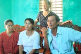 Đẫm nước mắt ngày về của người phụ nữ sau 24 năm bị lừa bán Đẫm nước mắt ngày về của người phụ nữ sau 24 năm bị lừa bán