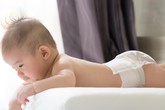 Sử dụng tã dán sơ sinh: Bé ngon giấc cả đêm, mẹ không còn thấp thỏm Sử dụng tã dán sơ sinh: Bé ngon giấc cả đêm, mẹ không còn thấp thỏm